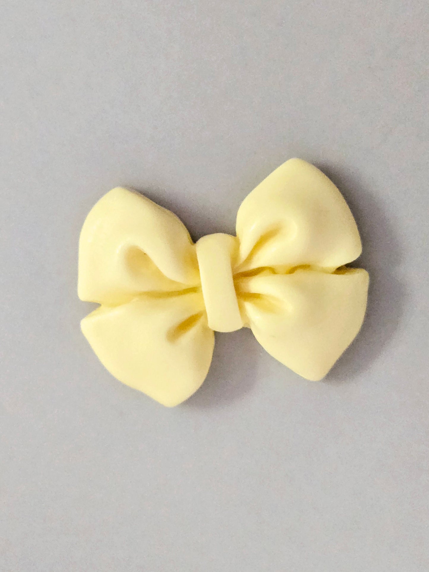 Bow yellow, Acrylic